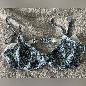 NWT Abercrombie bikini top